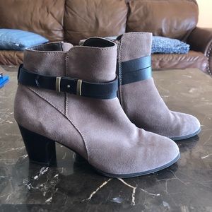 Nude/light brown booties